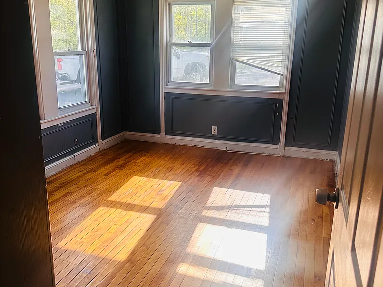 733 Pleasant St #1 — Photo 3