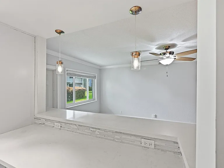 2110 NE 42nd St #2B — Photo 11