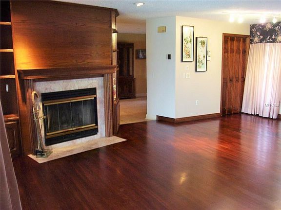 2nd image of 4224 Bur St