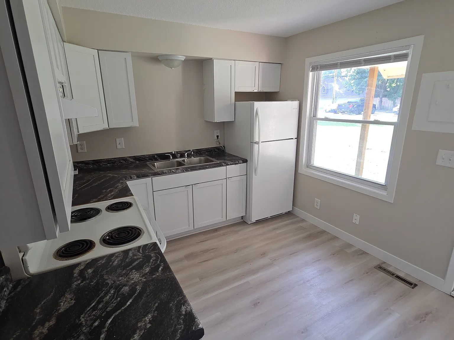 2 bed, 1200 sqft, $1,695 — Photo 3