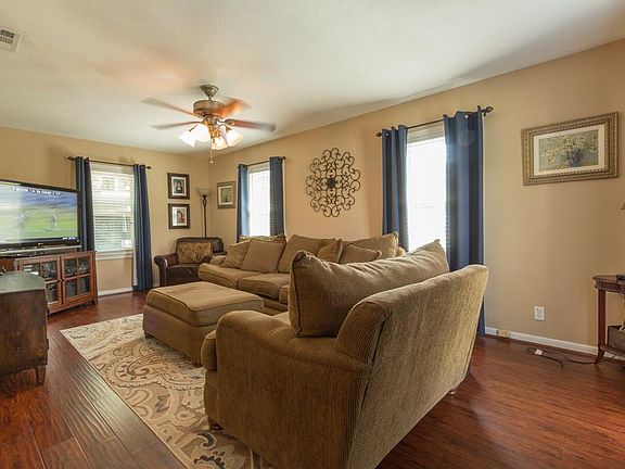 3rd image of 7414 Buena Vista St