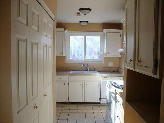 5th image of 305 W Eagle Lake Dr
