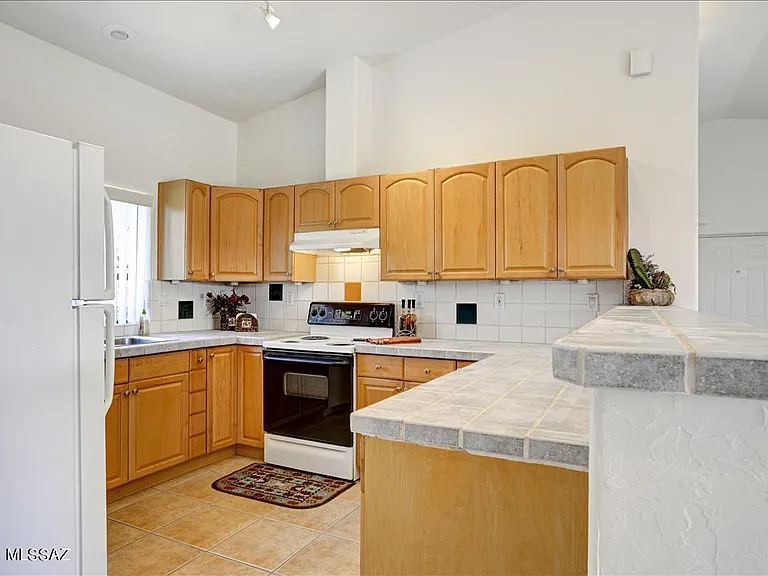1220 E Water St #2 — Photo 11