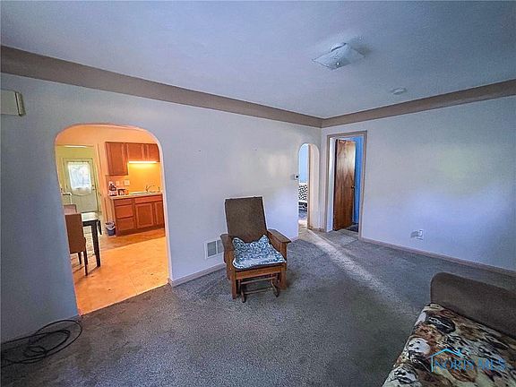 4th image of 5043 Winona Dr