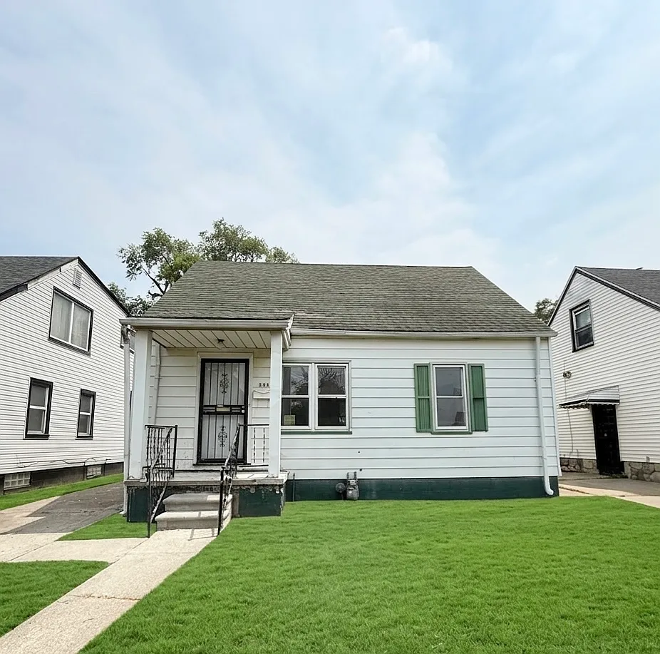 3 bed, 1021 sqft, $1,400 — Photo 1