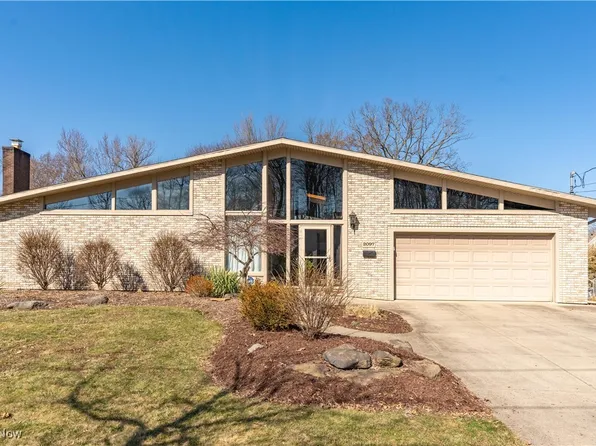 2097 Wedgewood Dr, Akron, OH 44312