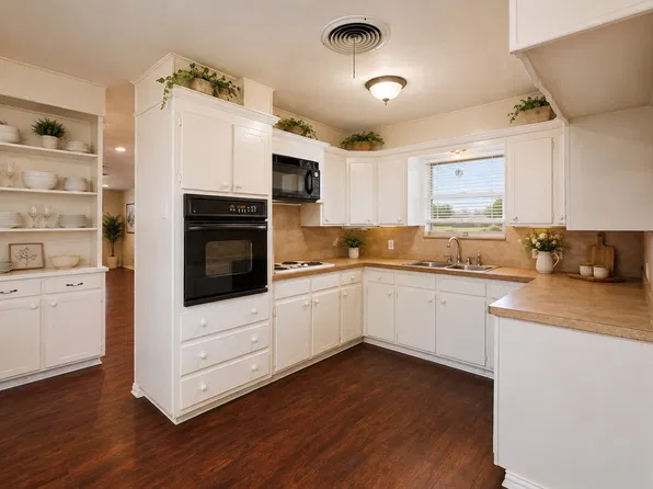 600 E Liberty St, Pilot Point, TX 76258