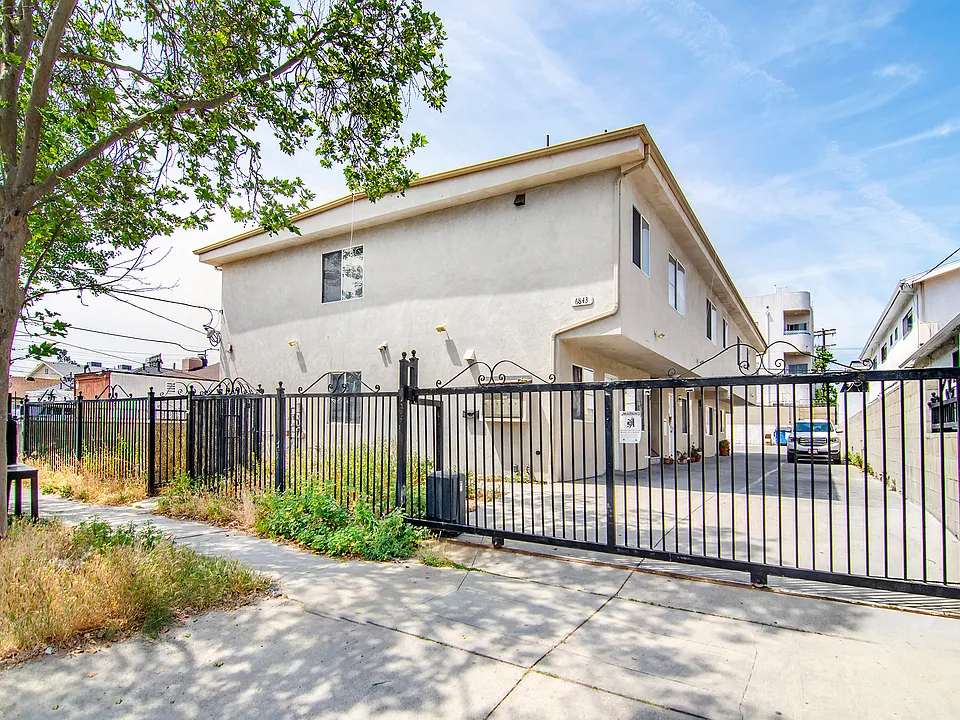 6843 Agnes Ave #2