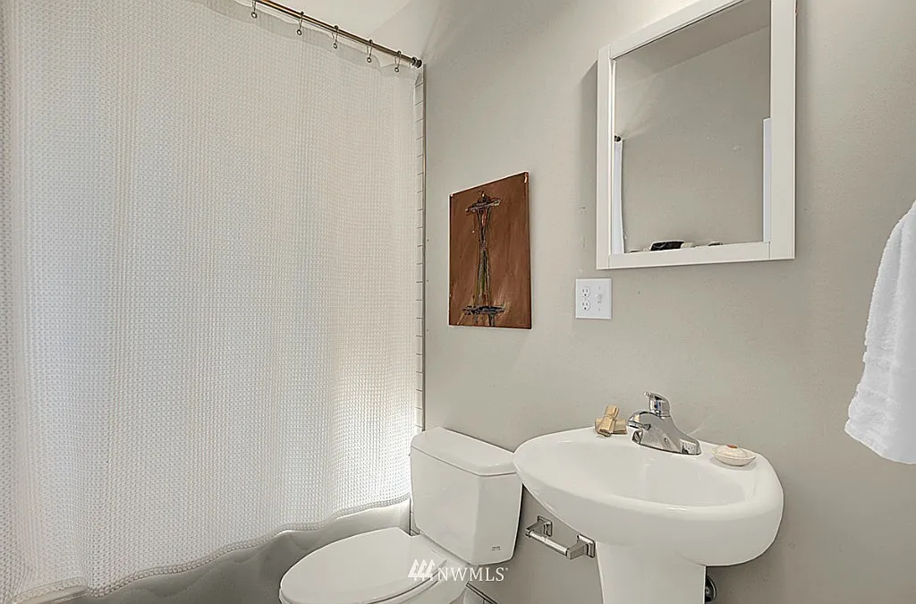 2608 E Cherry Street — Photo 2