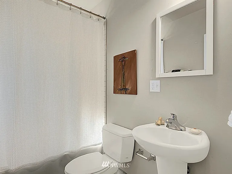 2608 E Cherry St — Photo 2