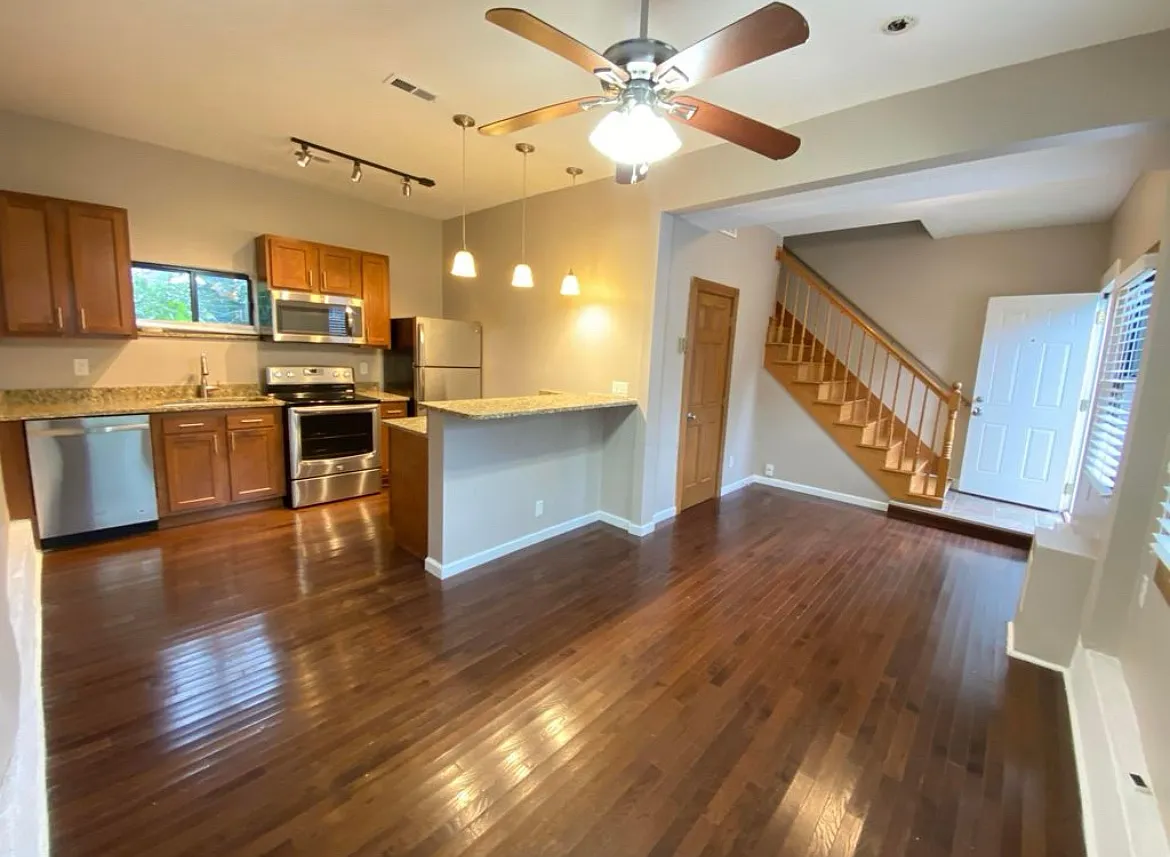 2263 Indianola Ave — Photo 1