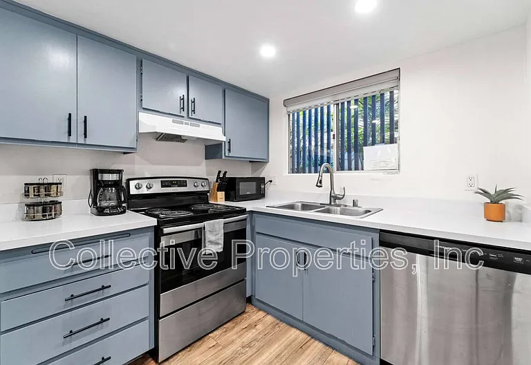 2735 Hornblend St #3 — Photo 4