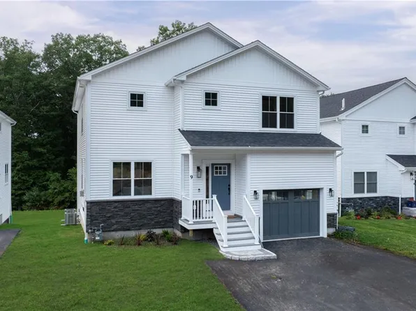 9 Stoneridge Rd, Smithfield, RI 02917