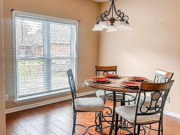 3rd image of 761 Eliza Pl