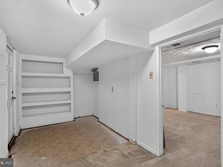 1327 S Queen St — Photo 12