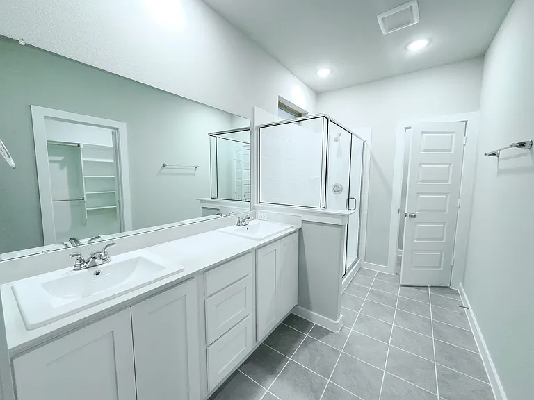 566 Silver Springs Ln — Photo 18