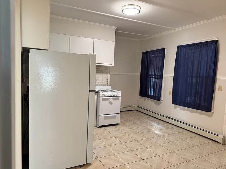270 Washington St #1R — Photo 4