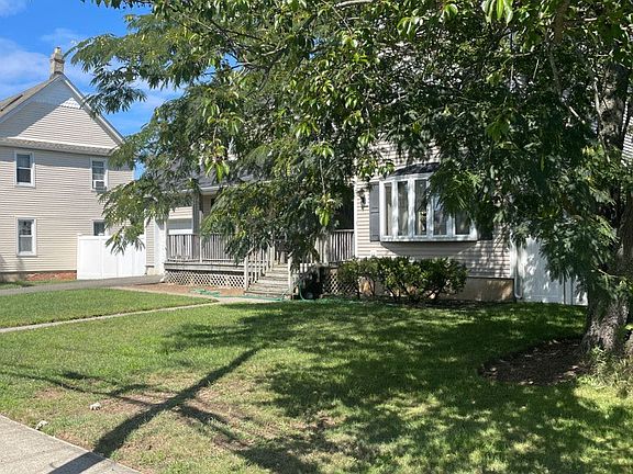 5th image of 22 Carey Pl