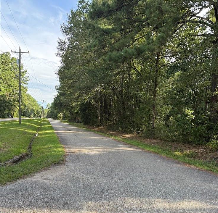 2nd image of 5 Hillcrest Blvd