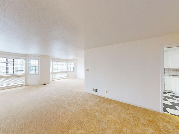 4th image of 387-389 Naples St #387
