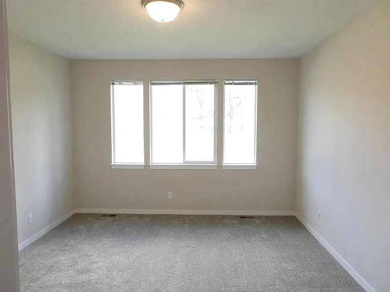 3315 S Custer Ln — Photo 8