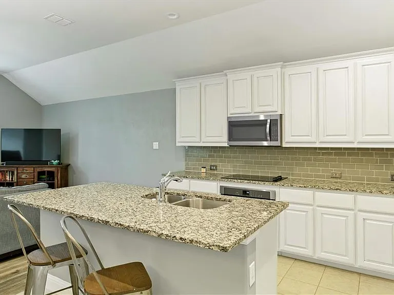 260 Hilltop Dr — Photo 6