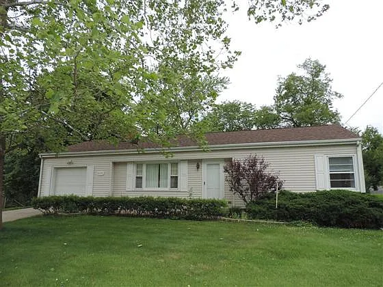 5033 N Edgebrook Dr photo 1