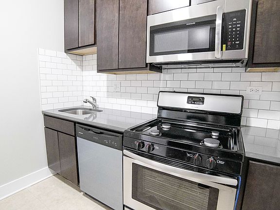 4th image of 3010 W Ainslie St APT G