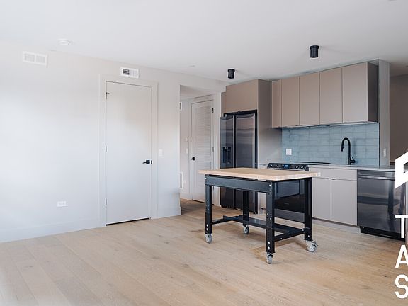 4th image of 2228 N Kedzie Blvd #101