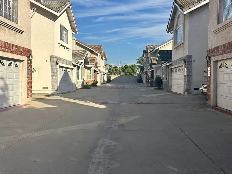 4146 Rowland Ave — Photo 1