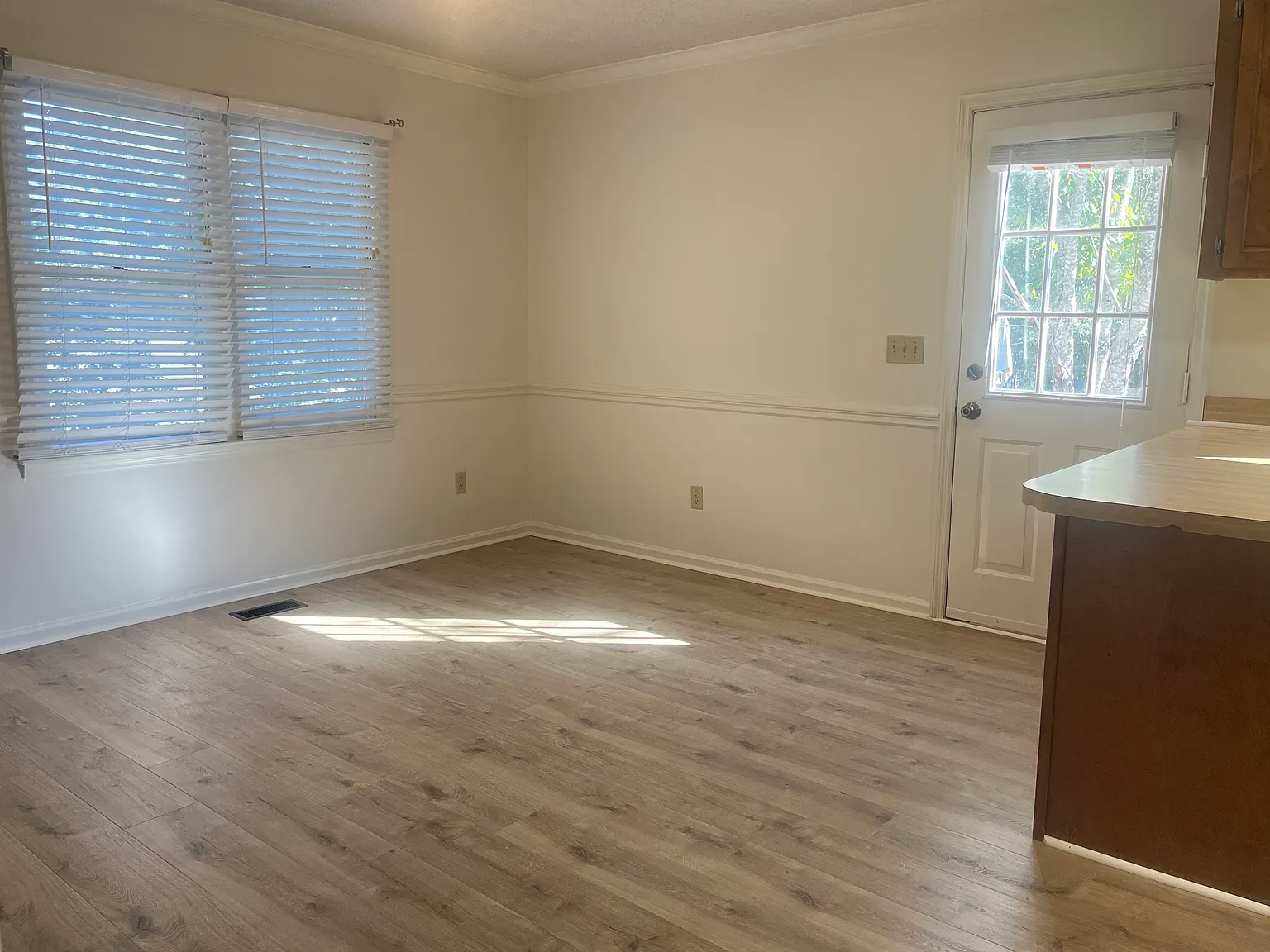 3 bed, 1427 sqft, $1,900 — Photo 3