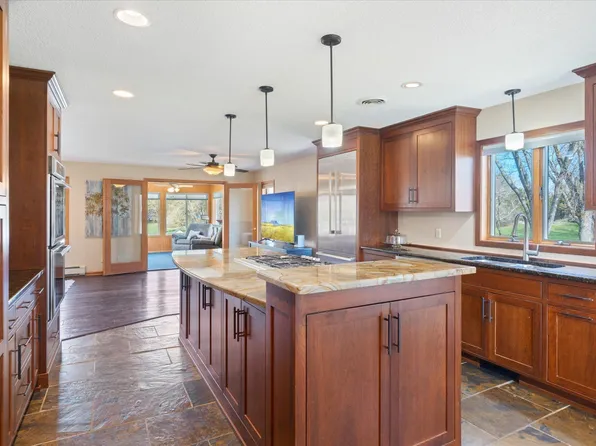 30800 Belair Dr, Lindstrom, MN 55045