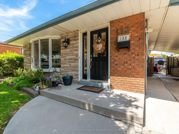 130 Burrwood Dr, Hamilton, ON L9C 3T2