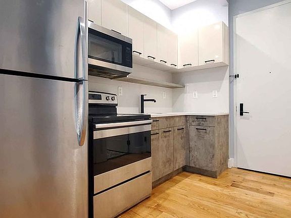 3rd image of 1409 Bryant Ave #2B