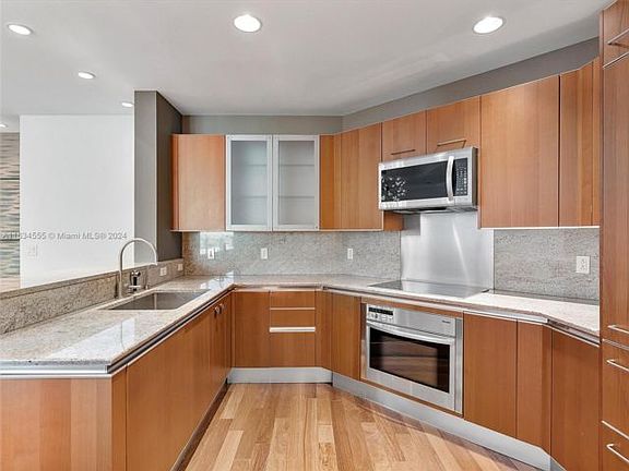 4th image of 2627 Bayshore Dr #2106