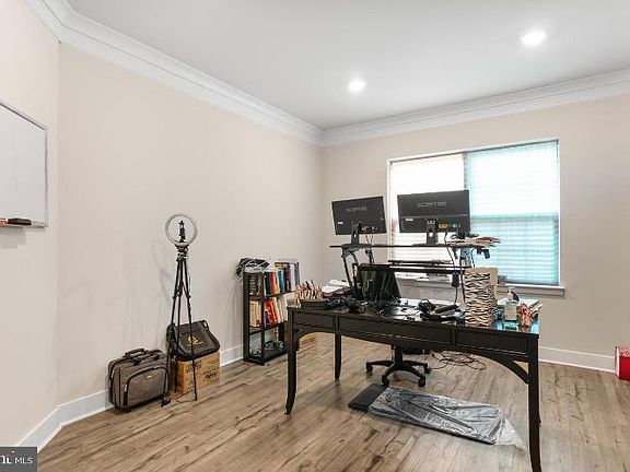 5th image of 4420 Shakespeare Cir