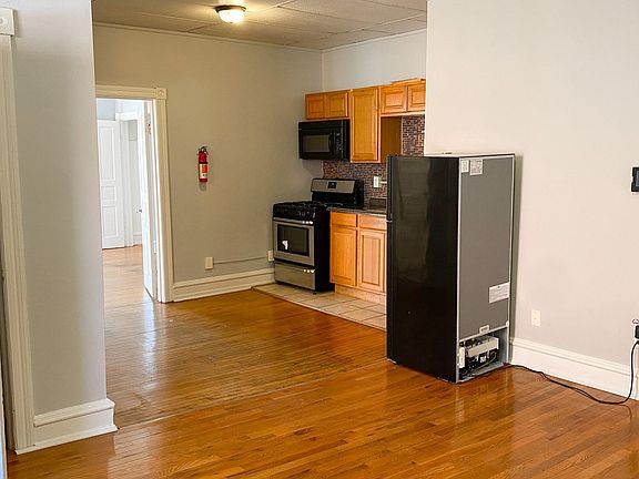 2nd image of 4246 Parkside Ave #5