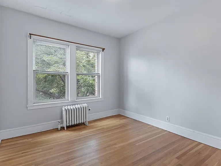 214 Oak Grove St — Photo 3