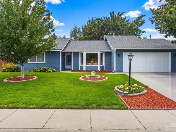 3717 W Quaker Ridge Dr, Meridian, ID 83646