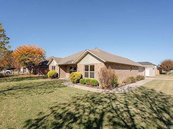 2nd image of 404 Trailwood Dr