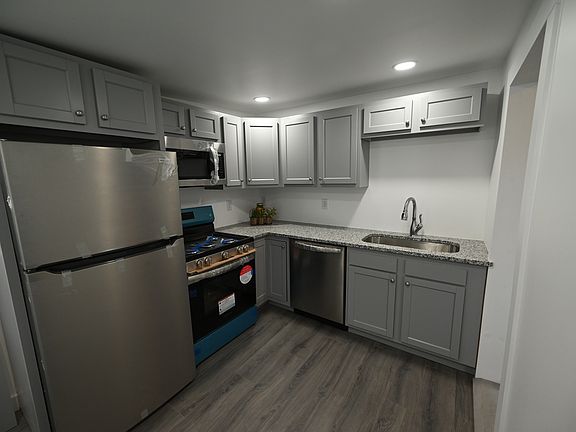 3rd image of 218 W South St