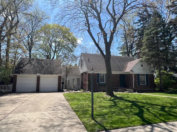 17989 Dunblaine Ave, Beverly Hills, MI 48025