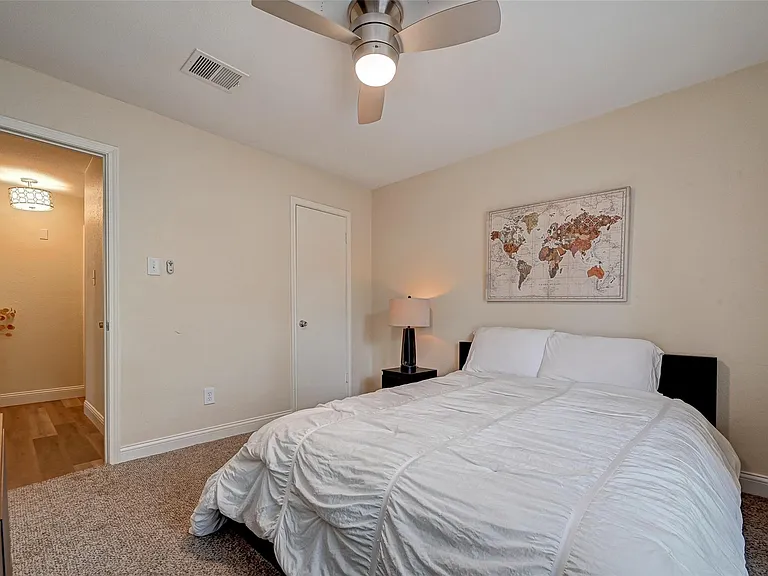 3903 Hermitage Hollow Ln — Photo 25