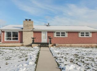 106 Riverview Dr, Vinton, IA 52349