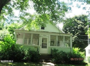 42 N Mernitz Ave, Freeport, IL 61032