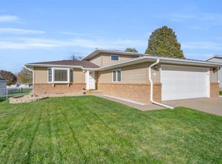 9 Oakmont Pl, Kearney, NE 68847