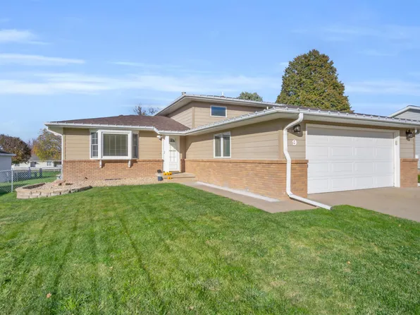 9 Oakmont Pl, Kearney, NE 68847