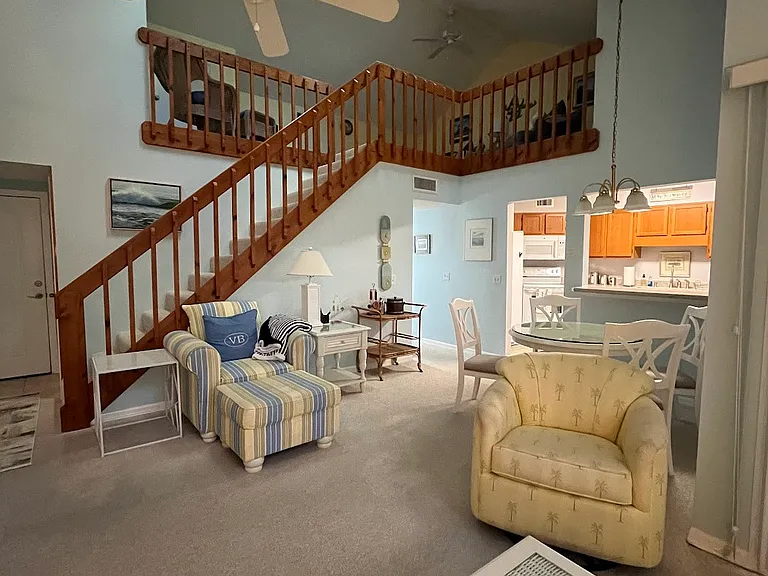 1924 Westminster Cir #6 — Photo 1