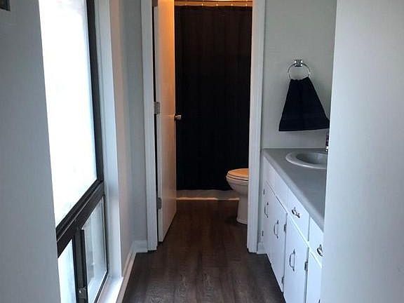 3rd image of 106 Oakdale Dr