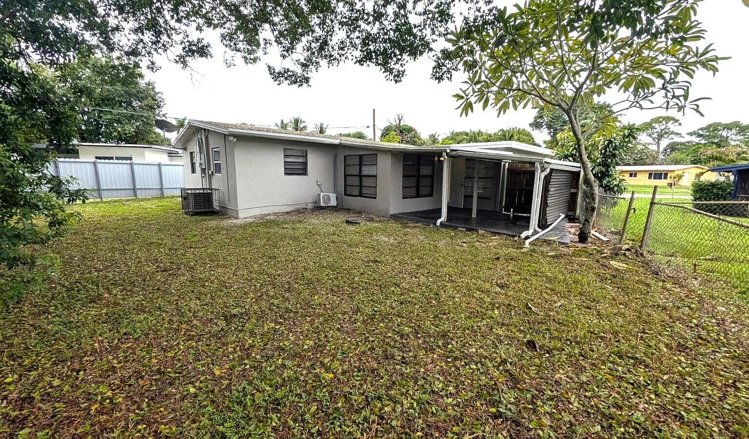 3 bed, 1.0 bath, 1208 sqft, $2,600 — Photo 4